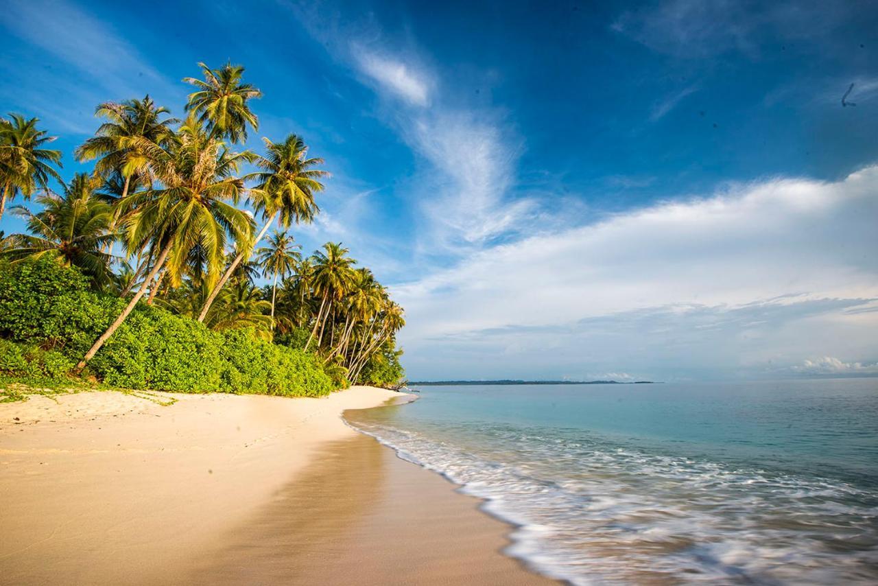 Pinang Island - Private Island Sea View Bungalows Singkil  Ngoại thất bức ảnh