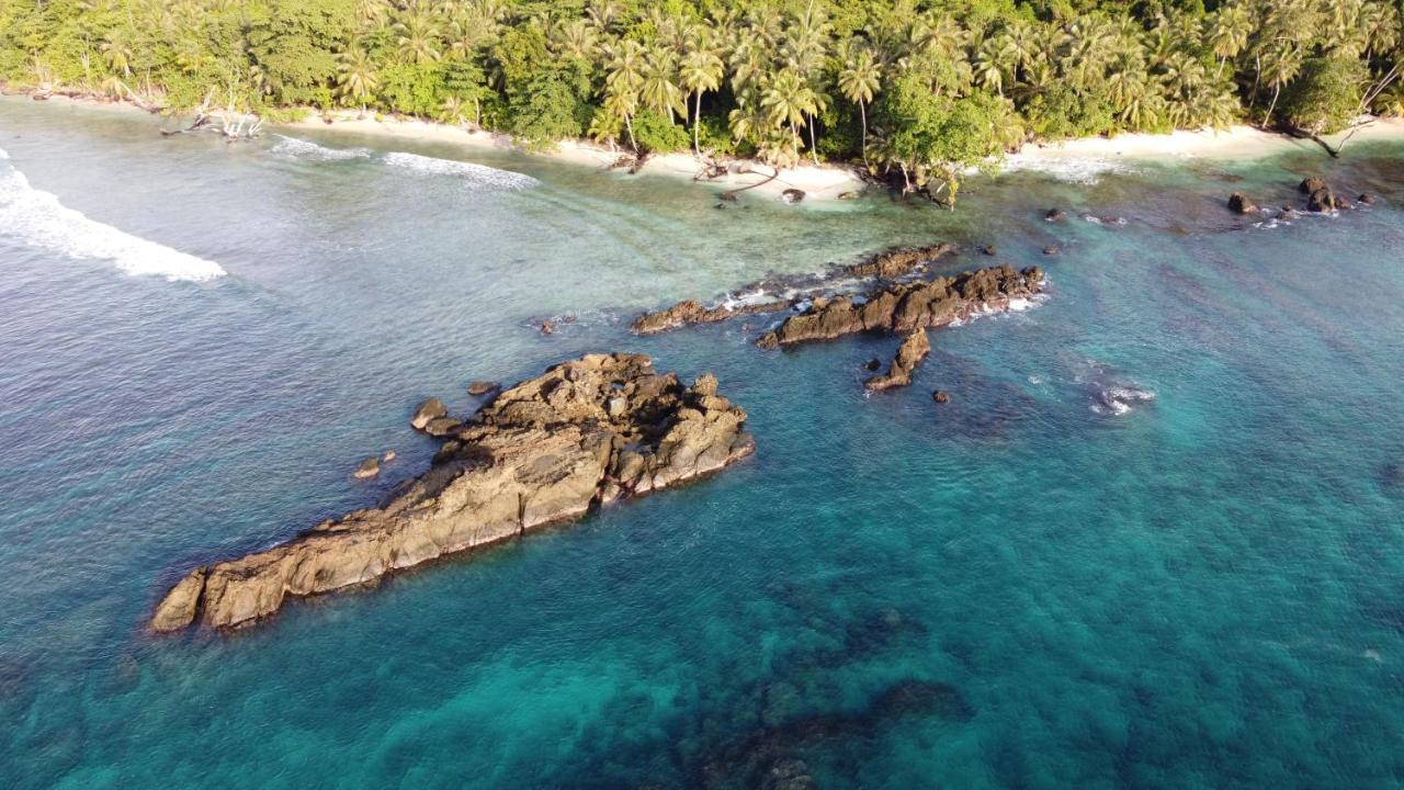 Pinang Island - Private Island Sea View Bungalows Singkil  Ngoại thất bức ảnh
