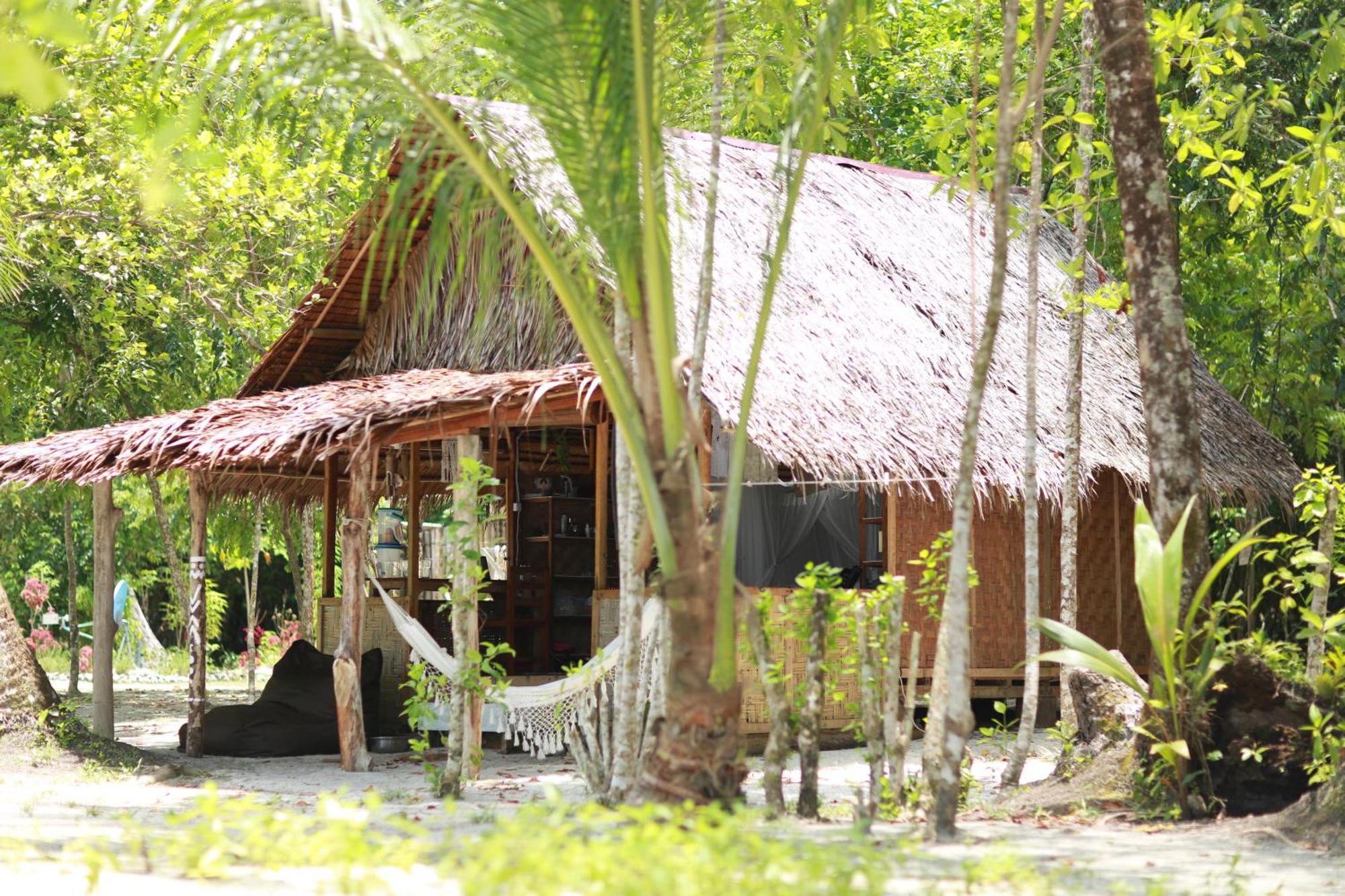Pinang Island - Private Island Sea View Bungalows Singkil  Ngoại thất bức ảnh